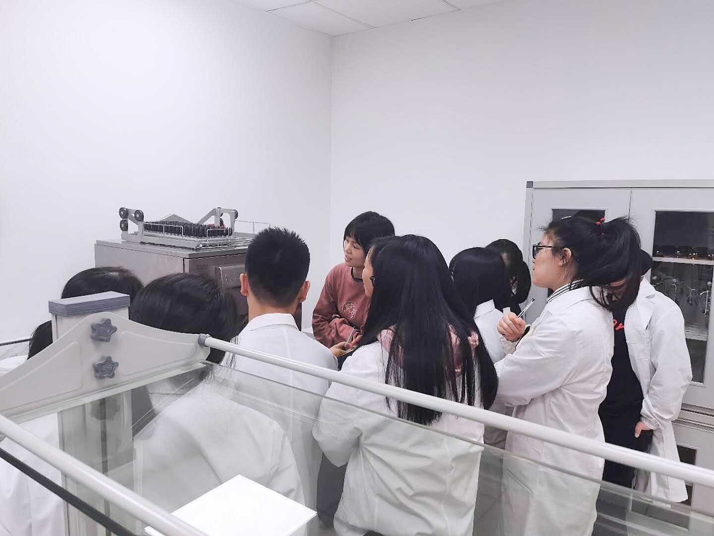 實(shí)驗(yàn)室洗瓶機(jī)，管家般的瓶皿清洗烘干解決方案